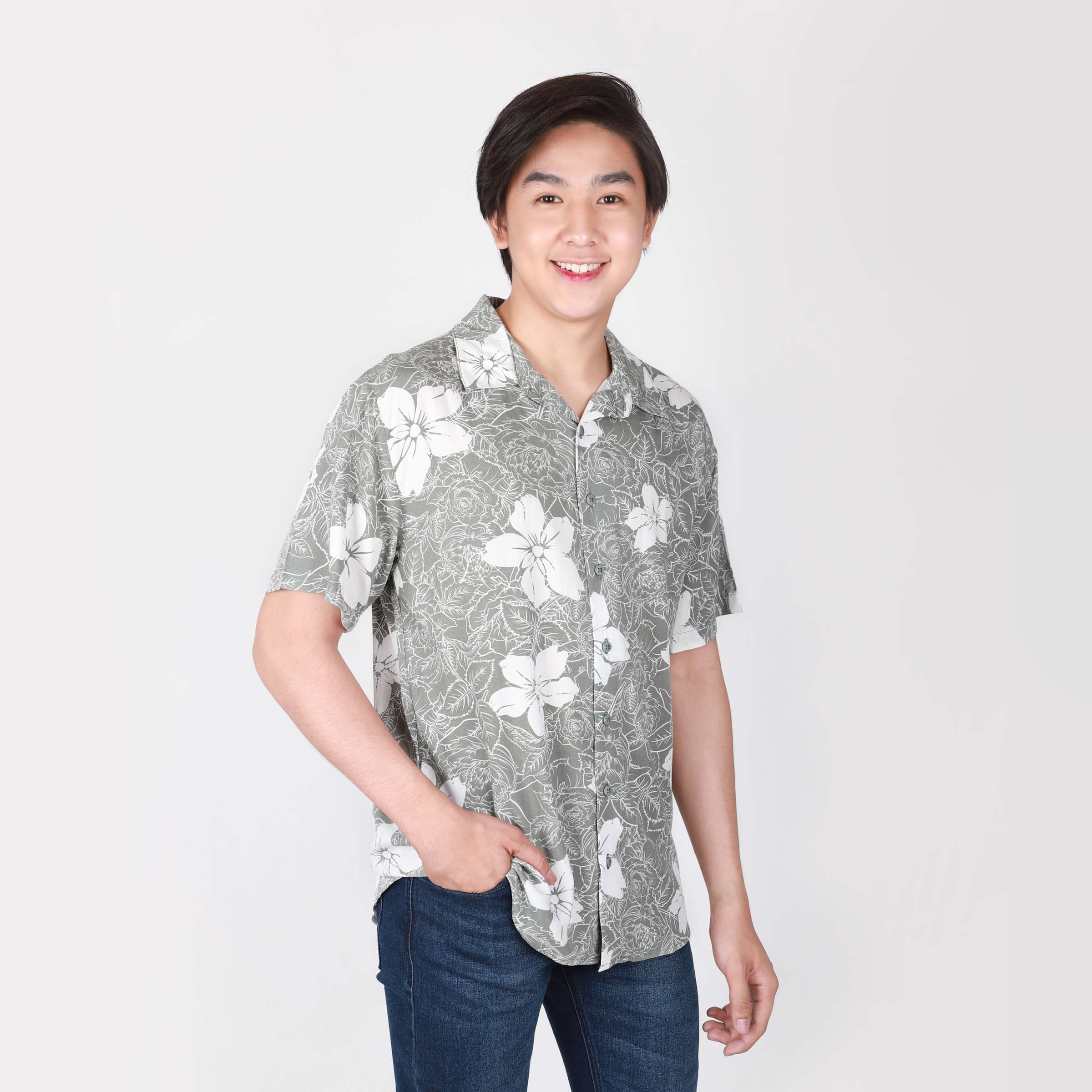MEN S RAYON FULL PRINT SHORT SLEEVE BUTTON DOWN SHIRT 302 BNY Jeans